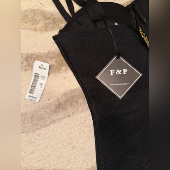 Black dress size small - Picture 4 of 7